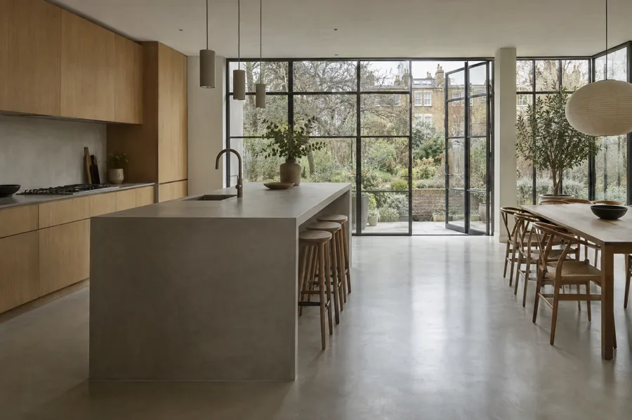 Seamless microcement kitchen floor and island